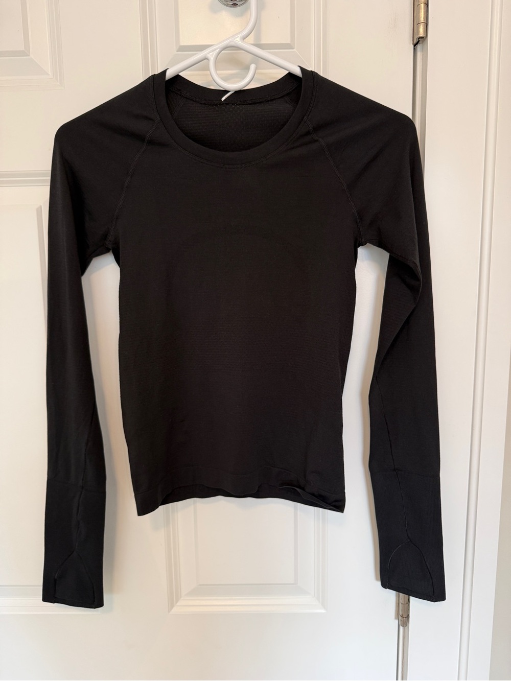 lululemon athletica Black Long-Sleeve Athletic Top